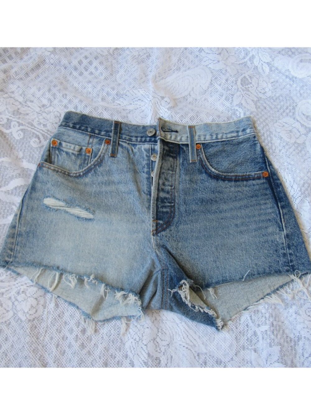 Levi's 501 Women Shorts, Blue, sz. 24, waist 25in. closure: buttons. Cotton